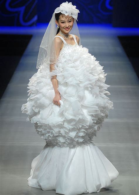 Los espectaculares vestidos de novia de la China Fashion Week - Foto 5