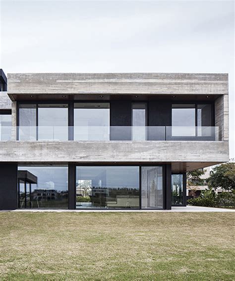 Remys Fsy House In Buenos Aires Uses An Exemplary Balance Of Noble Materials