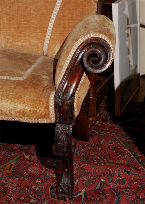 Hello, quel style choisir pour la réfection d'un fauteuil ? Roman Sofa For Sale at 1stdibs
