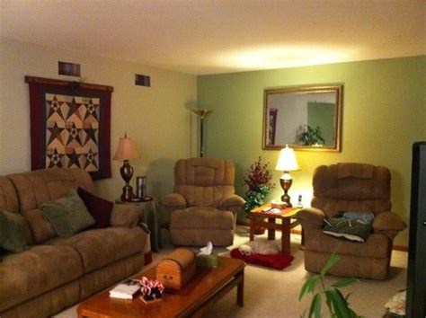 Some ideas for two colour combination for bedroom walls will breathe a new life into your life. Interior Painting - Living room with warm two toned green ...