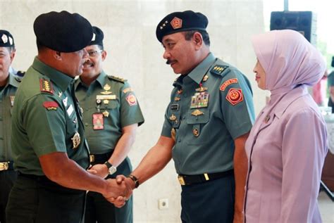 Hadir juga jamaluddin mahmud, pengusaha travel al bilad universal yang merupakan sahabat ustaz das'ad latif. Kabakamla Resmi Berpangkat Laksamana Madya TNI | Republika ...