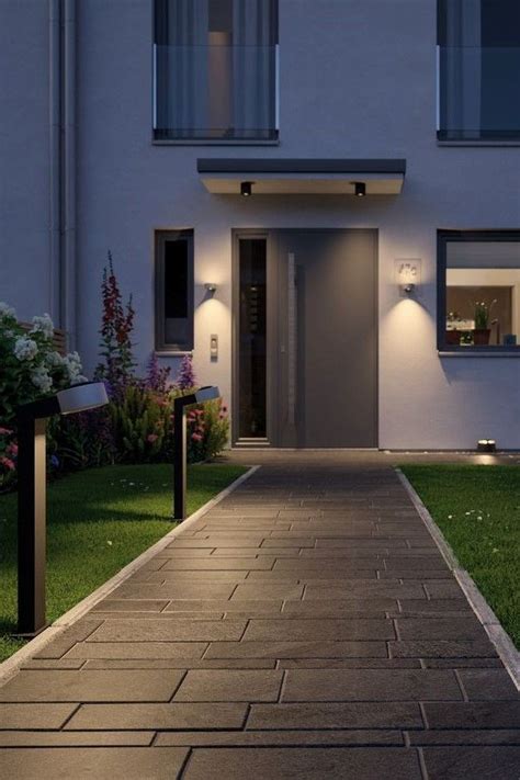 Von der dekorativen beetleuchte im blumendesign über die. Wegbeleuchtung Hauseingang | Facciata della casa ...