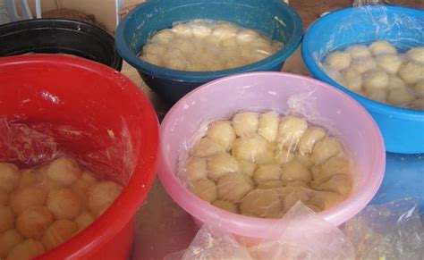 Resep roti canai atau roti pratta terigu 300 gram terigu 1 sdm (untuk nguleni) telor 1 ukuran besar minyak 50 ml air hangat. Belajar Membuat Roti Canai Yang Sedap - MyRujukan