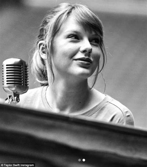 Taylor Swift Tinkers On The Piano In Last Minute Rehearsals For Her