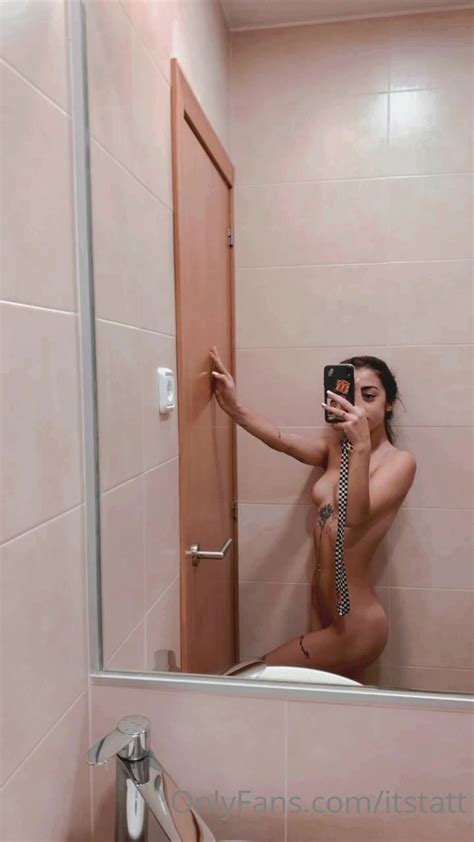 Giovane Morettina Selfie Nuda In Bagno Solopornoitaliani