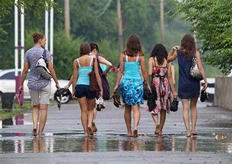 Barefoot In Summer Rain Barefoot Girls Barefoot Walking Barefoot