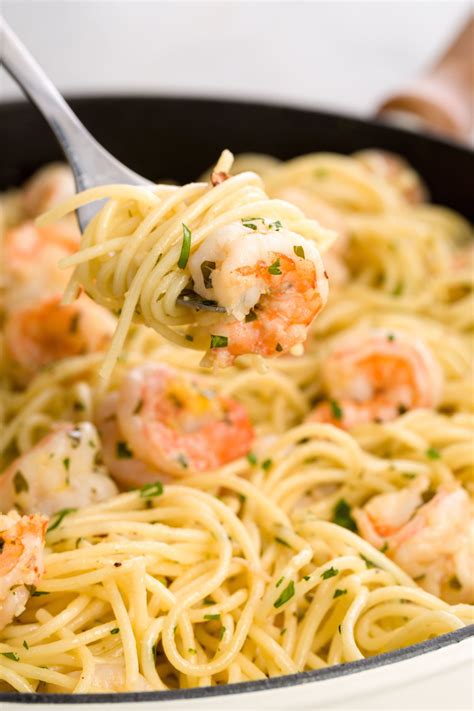 This Classic Shrimp Scampi With Garlicky Bread Crumbs Is The Main Event