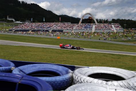 Stars wie miguel oliveira, valentino rossi und marc márquez werden wieder kräftig gas geben und sich zahlreiche spannende duelle liefern. Five things that make the Austrian GP unique