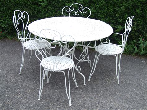 Torrans manufacturing produces vintage correct stamped steel furniture to the same and in most instances better standards than many of the past manufacturers. Vintage Salterini Wrought Iron Table And Chairs In Powder Patio Furniture Outdoor Oh So Lovely ...