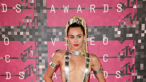 miley cyrus goes topless again