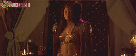 Kelly Hu desnuda en The Scorpion King El rey escorpión