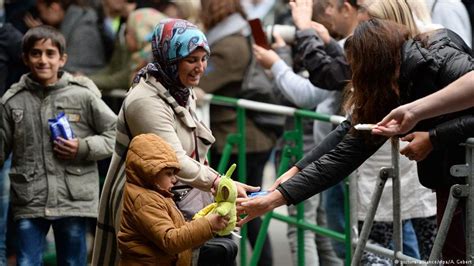 Refugee Help Many Volunteers Have Bailed Infomigrants