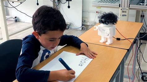 Nacho El Robot Diseñado Para Enseñar A Leer Y Escribir 800noticias