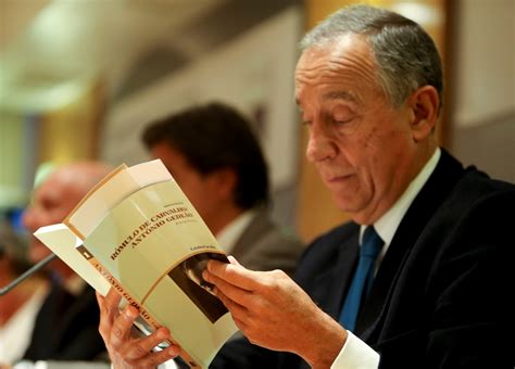 Tanto marcelo rebelo de sousa, como el primer ministro antónio costa están intentando enviar un mensaje de normalidad a los portugueses, mientras el país trata de recuperar la actividad en restaurantes, cafeterías y terrazas. Espólio de Marcelo Rebelo de Sousa no Centro Cultural de ...