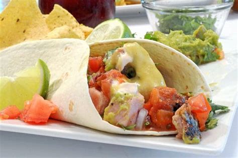There is no way between my husband, my self, and our 11 1/2 month old that we'll finish the whole thing tonight. Tacos de cerdo sobrantes (Leftover Pork Tacos) Video Platter Talk