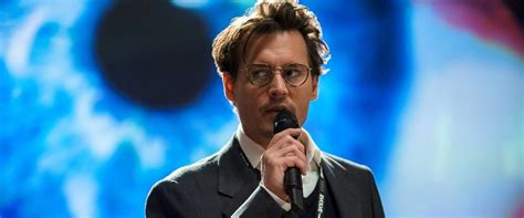 Will caster, yaptığı çalışmalar ile bir bilge, insandan daha üstün bir süper bilgisayar yapmaya girişir. Transcendence movie review & film summary (2014) | Roger Ebert