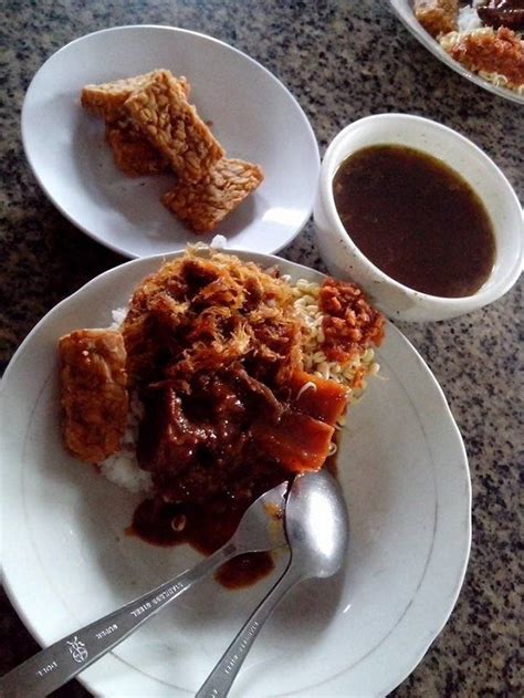 Ayas sendiri nyobain rawon pak pangat yang di ruko lotus regency yang ada di jalan ketintang baru no. Ke Surabaya Nggak Sah Kalau Belum Singgah ke 8 Tempat ...