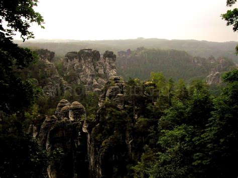 En la suiza sajona, colindando con el bastei se encuentra felsenburg la suiza sajona es una de las regiones preferidas para escalar en alemania. Alemania y su clíma. El topico revisitado.