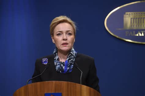 Carmen ve ekip, v.i.l.e.dan önce davranıp yüksek hızlı bir süper arabayı çalmak için dubai'deki carmen ve ekibi, v.i.l.e.dan bir adım önde olmak için meksiko, new orleans, venedik ve daha pek. Carmen Dan va discuta cu prefecții și șefii ISU din sud ...