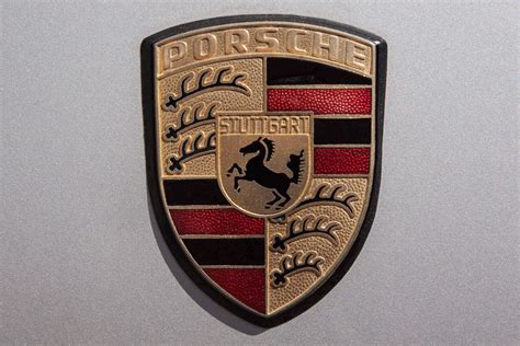 Porsche logo #logo #porsche#car#stuttgart#qatar#doha#voiture#qatar_national_convention_center #qncc #instadoha #instaqatar #instagram #instagood #instalogo #instabien#instaporsche#. Gambar Lambang Mobil Sport - Belajar Menggambar