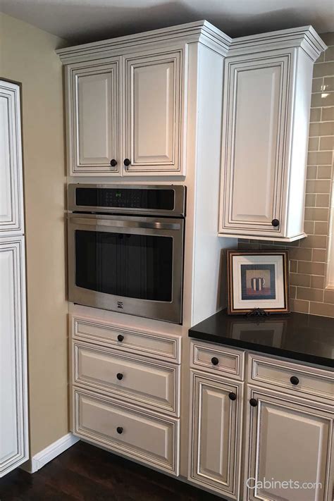 I have been able to find some examples of tan glazes online but none with chocolate or black glaze over white cabinets. Bronson Maple Bright White Chocolate Glaze (With images) | Glazed kitchen cabinets, Kitchen redo ...