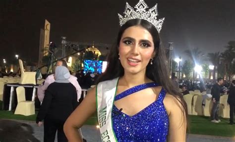 بالفيديو ملكة جمال مصر تمسح مكياجها على الهواء وتصدم المذيع Laha