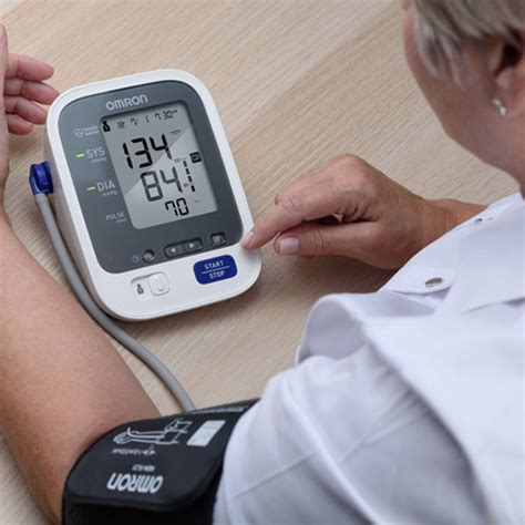 Omron 7 Series Upper Arm Blood Pressure Monitor Bp760n