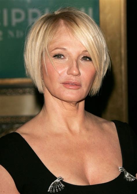 Ellen Barkin Short Bob Hairstyles for Women Over 50 ...