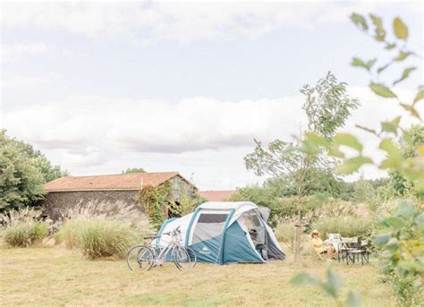 Emplacement Nu De Camping En Vendée 200 M² Minimum 2 à 6 Personnes