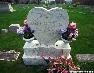 A daughter, jayne marie, was born to them in 1950. Jayne Mansfield's Grave, Pen Argyl, Pennsylvania