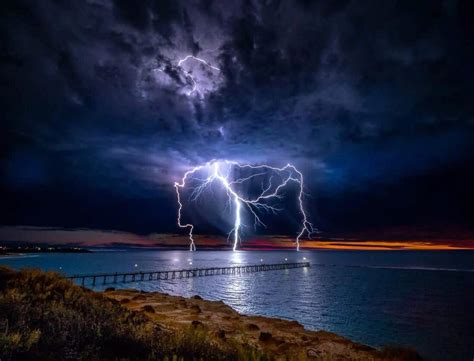 Wow that's apocalyptic! Incredible lightning storm off Adelaide, Australia in pictures - Strange ...