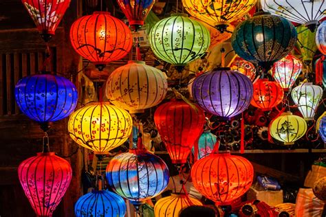 As early as the western han till today, the lantern festival is still held each year around the country. The Hoi An Lantern Festival in Quang Nam: A lantern - A wish