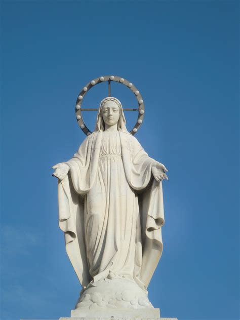 무료 이미지 하늘 화이트 기념물 동상 조각 미술 신앙 기독교 후광 성모 마리아 하나님의 어머니 처녀 메리
