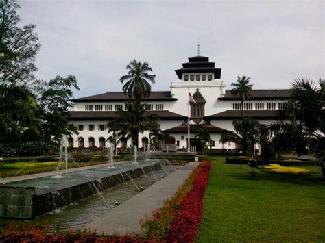 Design by @bandung home deco. Gedung Sate Bandung, West Java | Gedung, Tanah