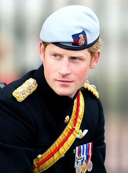 Książę harry jest brytyjskim członkiem rodziny królewskiej. Zbuntowany książę Harry - film dokumentalny