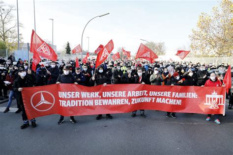 Spontane Aktion bei Daimler 1200 Beschäftigte verlassen Werkbänke und