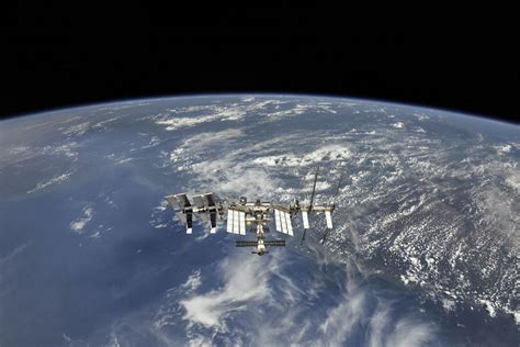 An Entirely New Way Of Thinking The Iss Celebrates 20 Years In Space