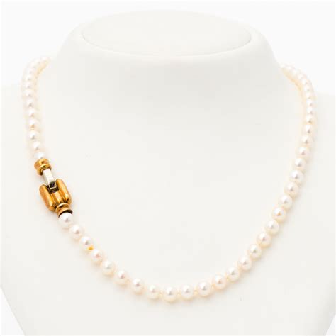 A PEARL NECKLACE Cultured Pearls Clasp K White Gold Bukowskis