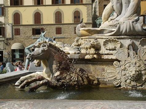 Articoli sul tema 'fontana del nettuno'. Fontana di Nettuno Firenze