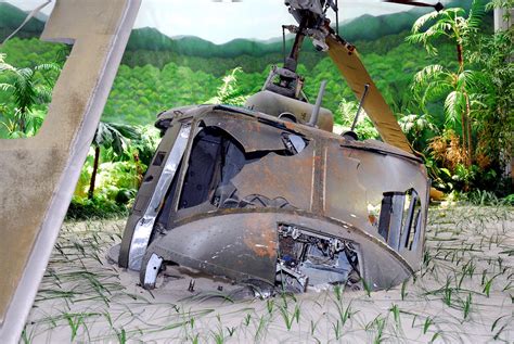 Helicopter Crash Vietnam War Gambar Kedashyatan Perang