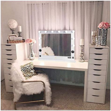 Equipped with a bluetooth™ soundbar this elegant 32 x 26 led mirror allows you to bring light and music to the bath, whether you're unwinding after a long day or getting ready for a night on the town. Hollywood Lighted Makeup Vanity Mirror Light, Makeup ...
