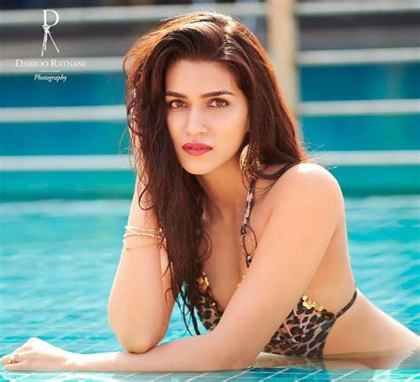 kriti sanon hot and sexy on actress full body scan facebook
