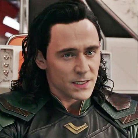 Tom Hiddleston As Loki Loki Meme Loki E Thor Loki Marvel Marvel