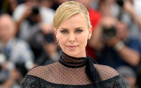 charlize theron s worst date ever will make you cringe 98 3 wccq