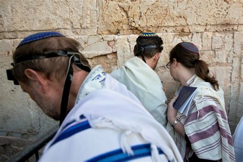 Americans Dont Know Much About Judaism But Love Jews Pew Survey Finds