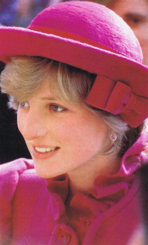 Diana is buried at the spencer family estate, althorp, in northamptonshire. Diana at Grace Kelly's funeral in 1982 (With images ...