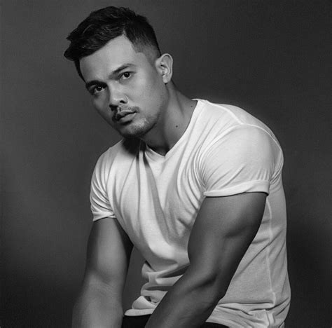 Pali yahya izman cuba pujuk syafira untuk meneruskan perkahwinan walaupun dia serba salah apakah berdosa dia mengharapkan. Biodata Saharul Ridzwan, Pelakon Drama 30 Pesanan Suara ...