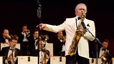 Max Greger Spielt 2006 In Der Münchner Philharmonie Mit Der Big Band