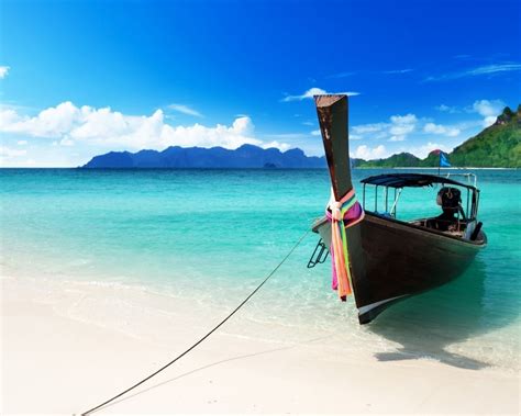 Free Download Boat On The Beach Hd Widescreen Wallpaper My Wallpapers