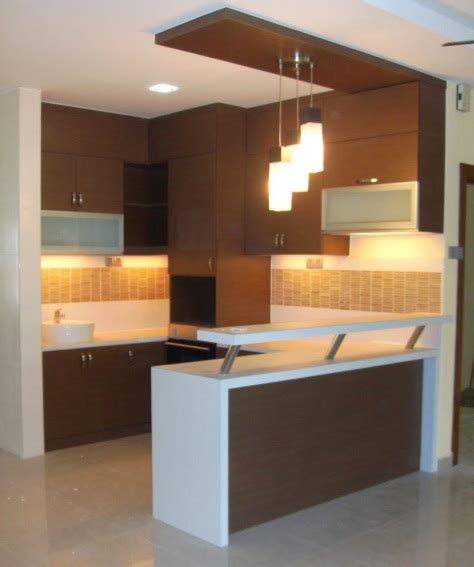 Model kitchen set minimalis dengan meja minibar. Sentuhan Mewah Mini Bar Dalam Interior Kitchen Set ...